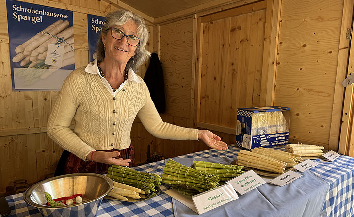 Stand des Schrobenhausener Spargelverbands beim Traditionellen Spargelfest Schrobenhausen am 24.05.2025 (©Foto: Martin Schmitz) 